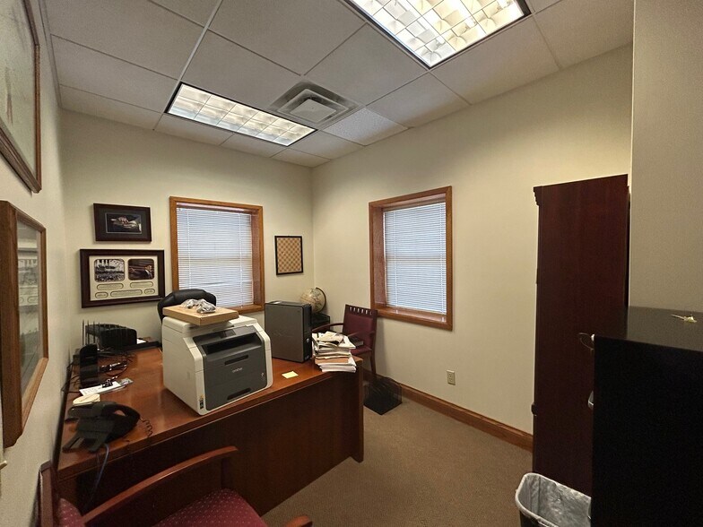 More Photos Of 520 N Walnut St, Bloomington Office For Lease