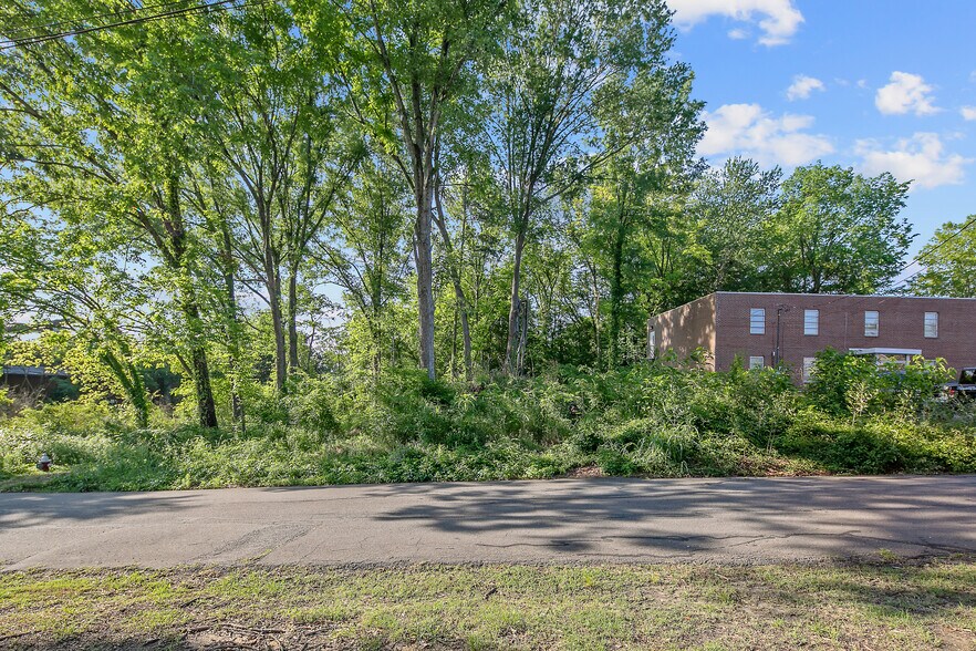 More Photos Of 214 Hawkins Ave, Sanford Medical For Sale