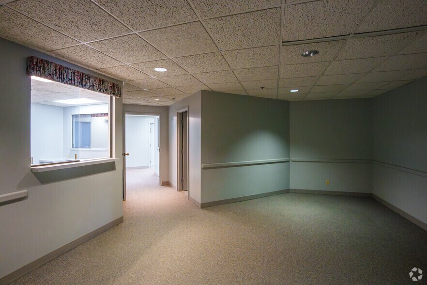 More Photos Of 190 Groton Rd, Ayer Medical For Lease
