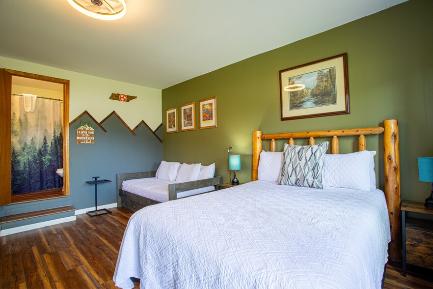 More Photos Of 3804 Wears Valley Rd, Sevierville Hotel For Sale