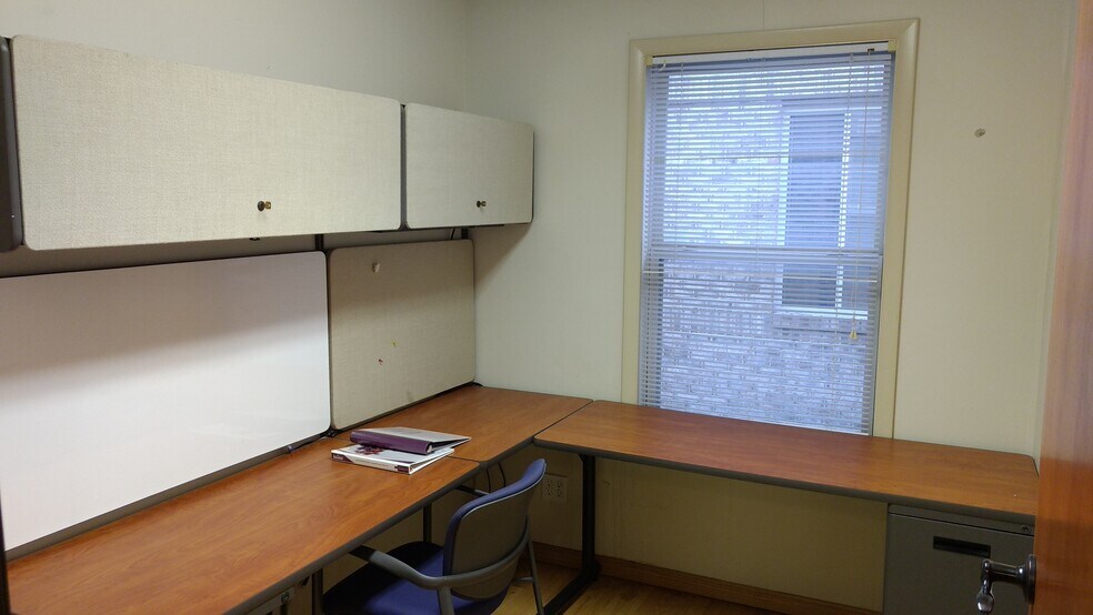 More Photos Of 3990 W Walton Blvd, Waterford Medical For Lease