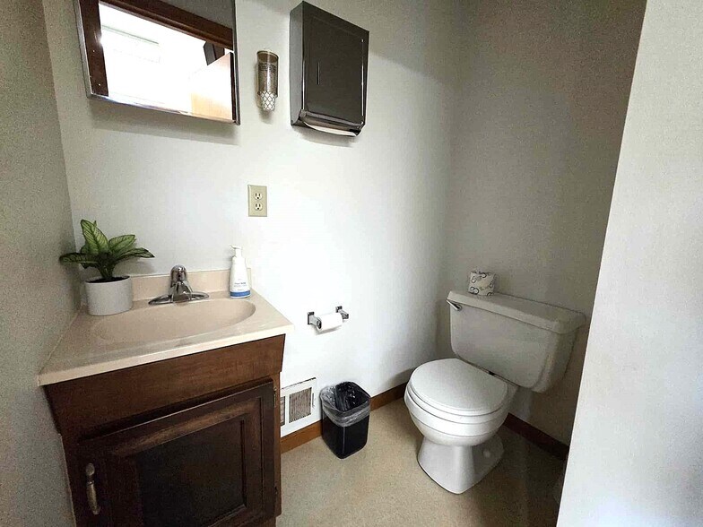 More Photos Of 9252 Lake City Rd, Houghton Lake Medical For Sale