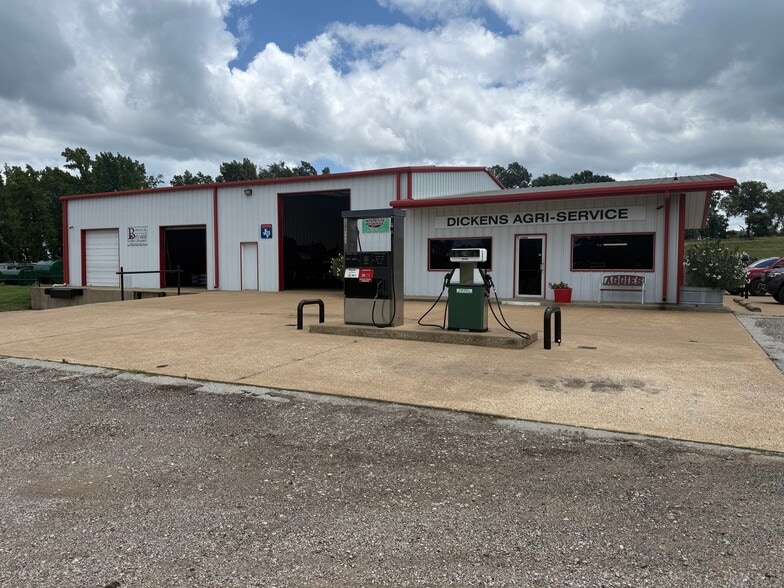 Primary Photo Of 17650 Texas 19, Montalba Auto Repair For Sale