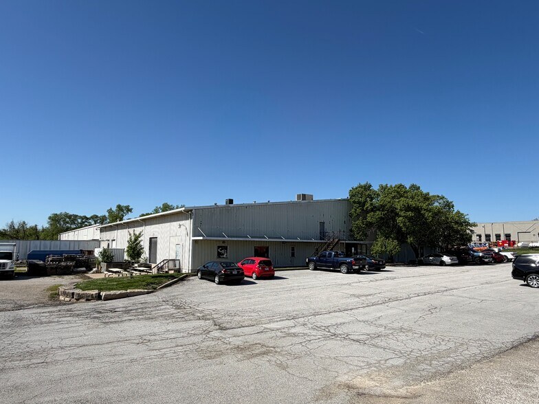 Primary Photo Of 3330 S Outer Rd E, Grain Valley Manufacturing For Sale
