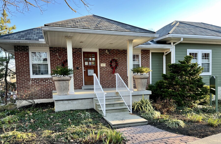 Primary Photo Of 48 W Oakland Ave, Doylestown Office For Sale