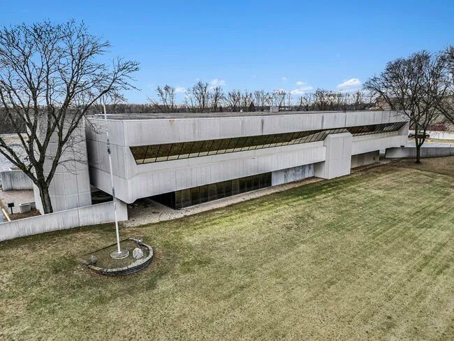 More Photos Of 17501 Michigan Ave, Dearborn Office For Sale