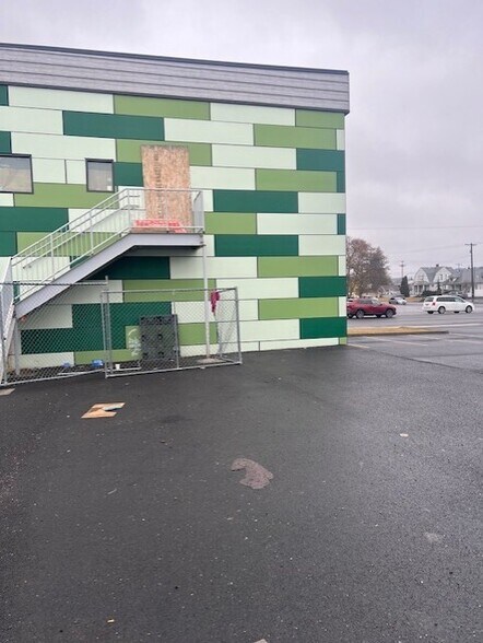 More Photos Of 1421 N Division St, Spokane General Retail For Sale