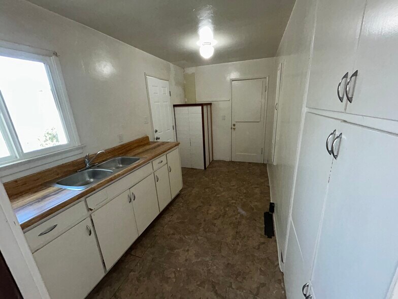 More Photos Of 626 Civic Center Dr, Vista Medical For Lease