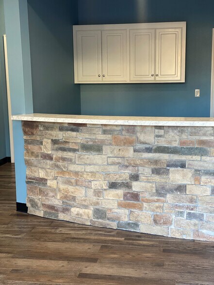 More Photos Of 2431 E 32nd St, Joplin Medical For Sale