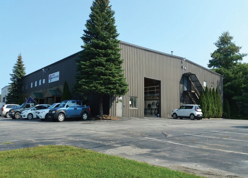 More Photos Of 121-127 Park Ave, Williston Office For Lease