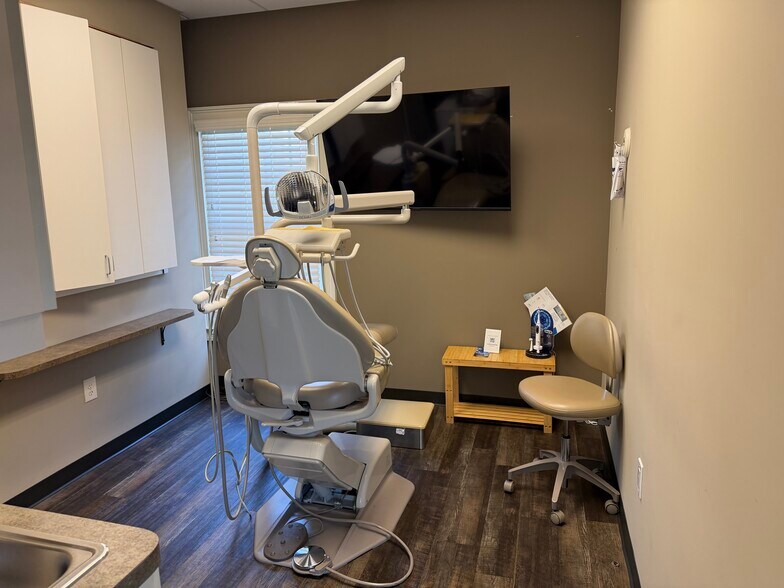 More Photos Of 670 Johnson Ferry Rd, Marietta Medical For Lease