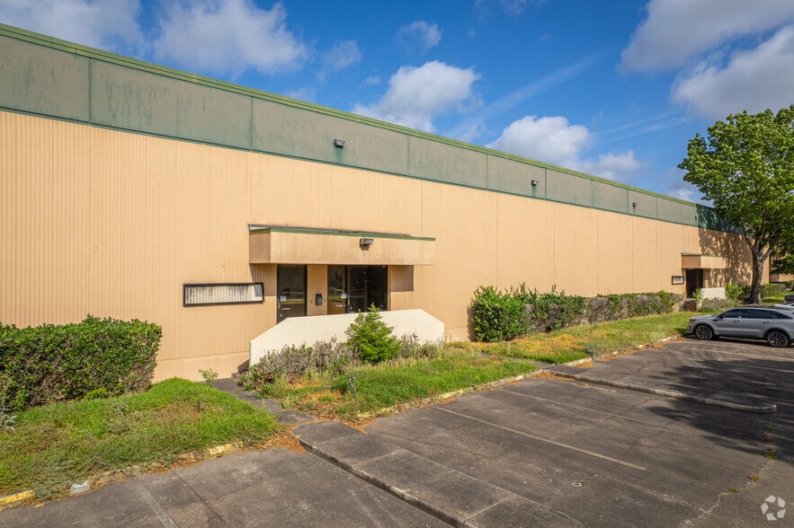 More Photos Of 1741-1749 Stebbins Dr, Houston Warehouse For Lease