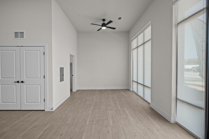 More Photos Of 760 Airport Blvd, Austin Apartments For Lease