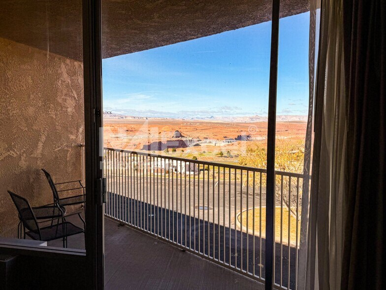 More Photos Of 287 N Lake Powell Blvd, Page Hotel For Sale