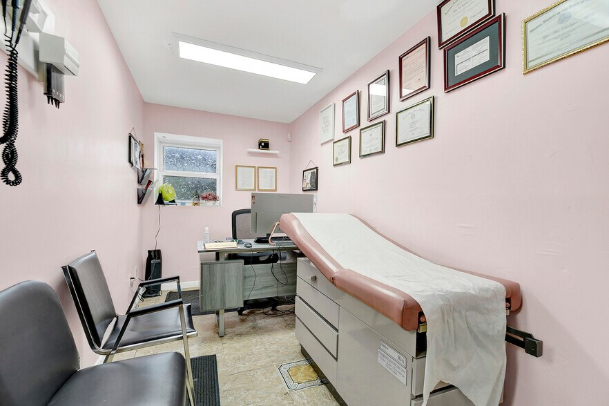 More Photos Of 3099 Coney Island Ave, Brooklyn Medical For Sale