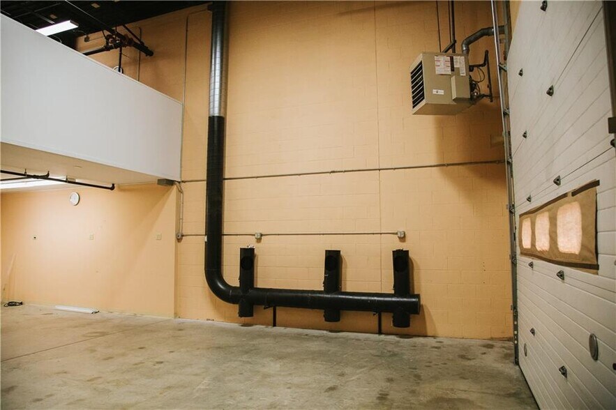 More Photos Of 81 Western Industrial Dr, Cranston Warehouse For Sale