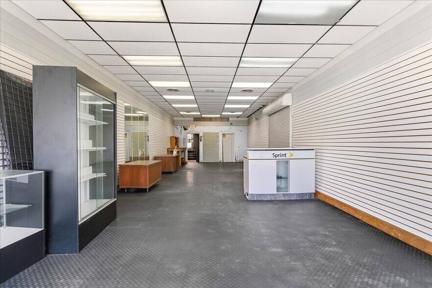 More Photos Of 120-124 W Columbus St, Kenton Storefront For Sale