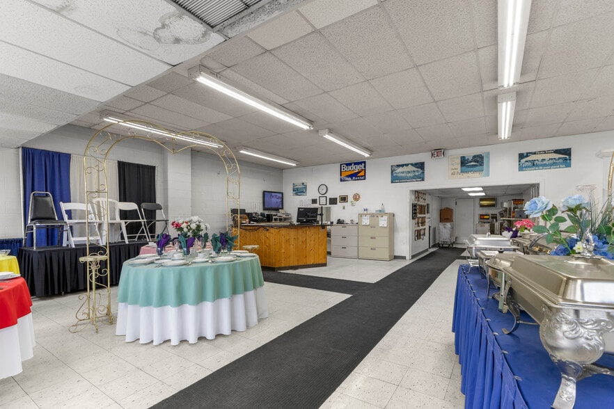 More Photos Of 24101 W Warren St, Dearborn Heights Freestanding For Sale