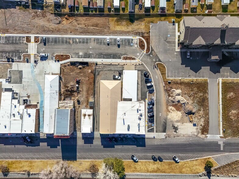 More Photos Of 211 Commercial st, Morgan Storefront Retail Office For Lease