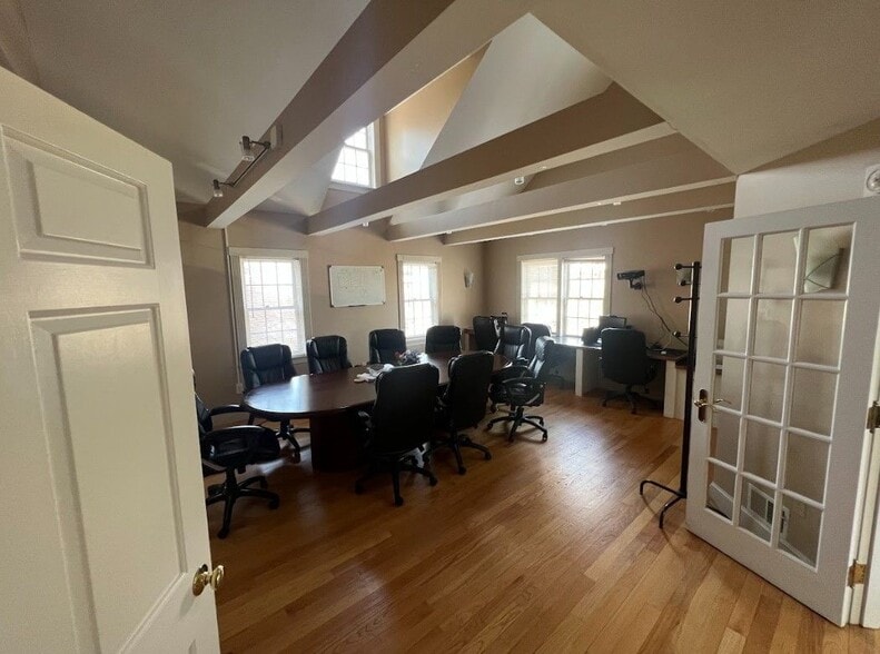 More Photos Of 3 Mound Ct, Merrimack Medical For Sale