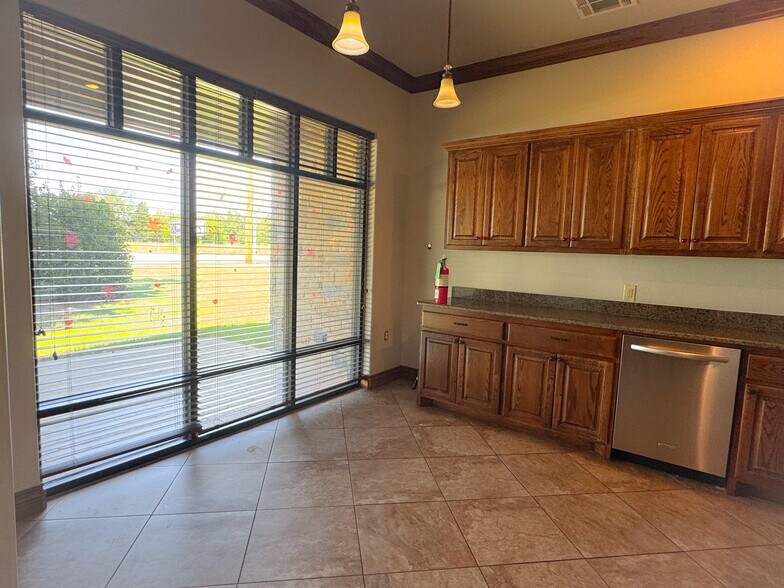 More Photos Of 9212 N Kelley Ave, Oklahoma City Office For Lease