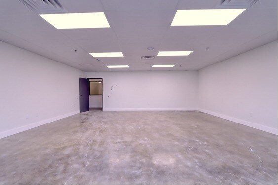 More Photos Of 301 W Main St, Midlothian Storefront Retail Office For Lease