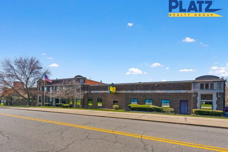 Primary Photo Of 1900 Hubbard Rd, Youngstown Industrial For Lease