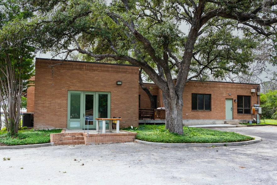 More Photos Of 13438-1 Bandera Rd, Helotes Office For Sale