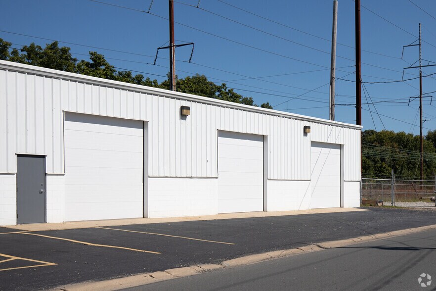 More Photos Of 365 Water St, Wilmington Warehouse For Lease