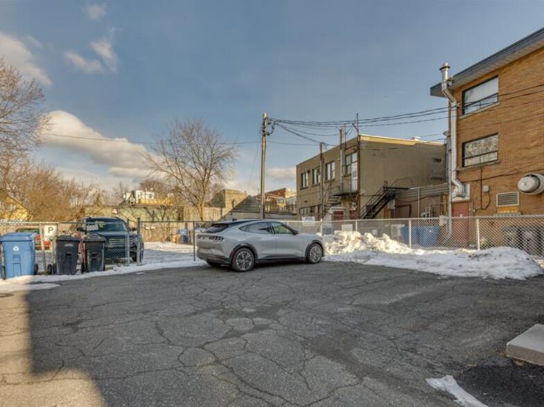 More Photos Of 95-97 Saint-Sylvestre Rue, Longueuil Storefront Retail Residential For Sale