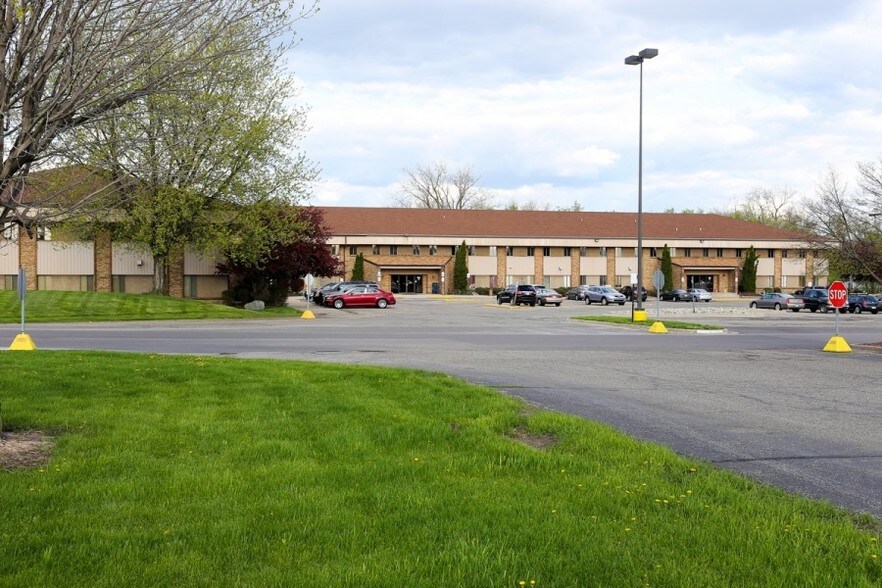 More Photos Of 913 W Holmes Rd, Lansing Medical For Lease