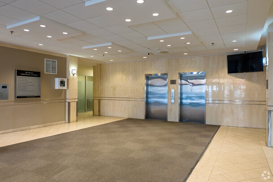 More Photos Of 1270 Central Pky, Mississauga Unknown For Lease