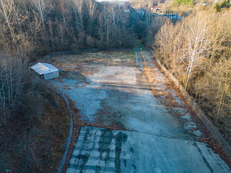 More Photos Of 376 Hope Station Rd, Weston Warehouse For Lease