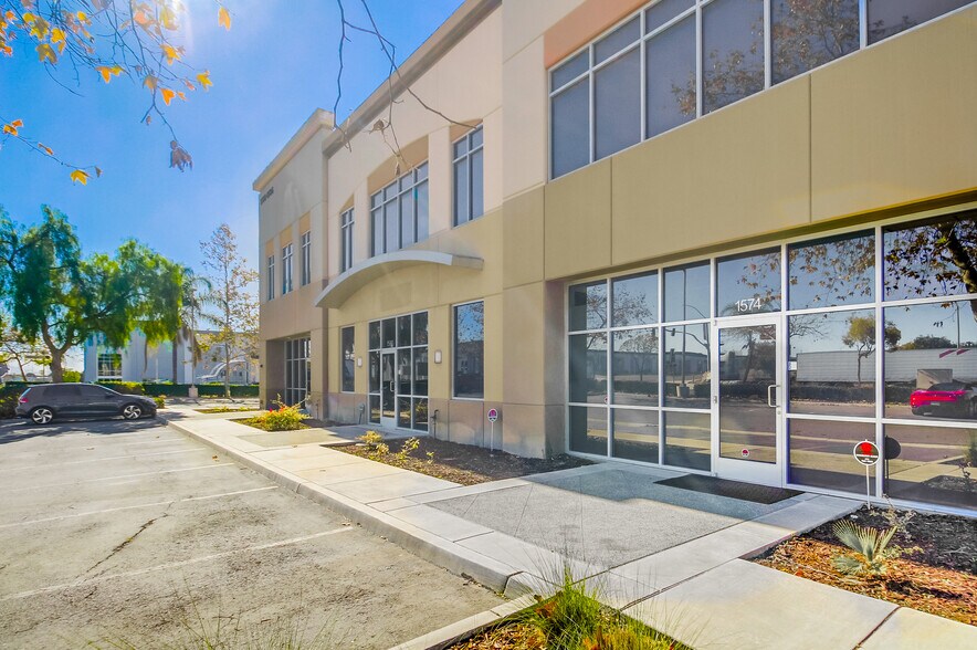 More Photos Of 1568 Lancaster Point Way, San Diego Flex For Sale