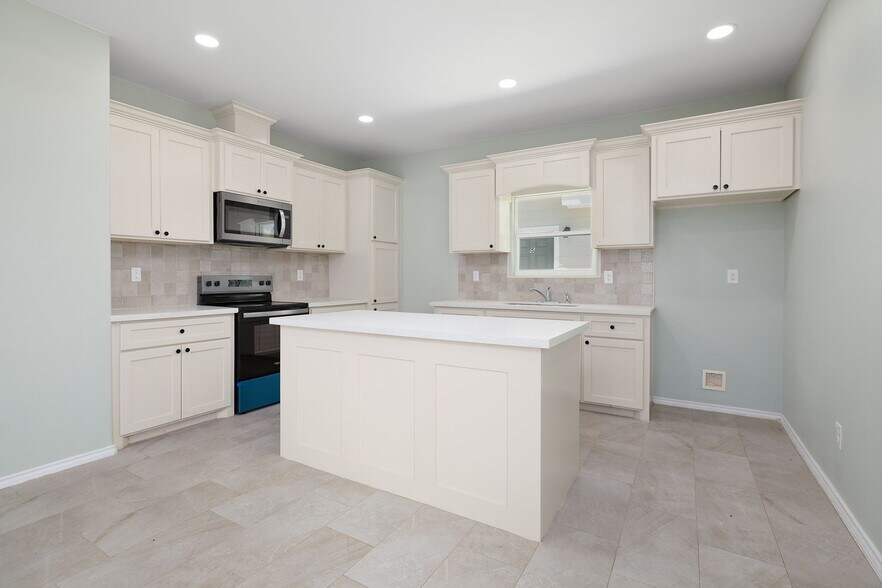 More Photos Of 222 Mahl St, Edinburg Apartments For Sale