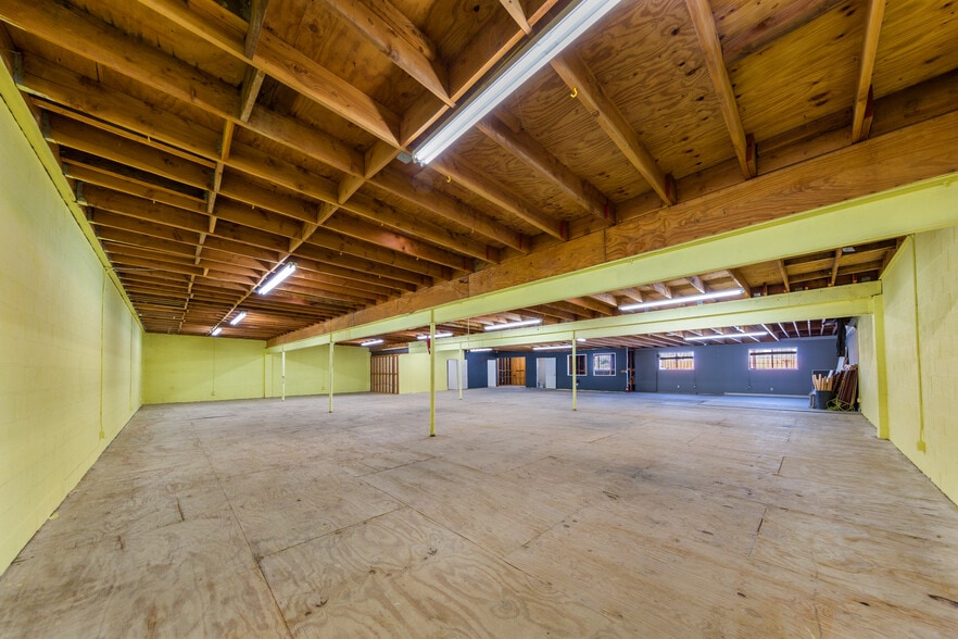 More Photos Of 11924 Vose St, North Hollywood Warehouse For Lease