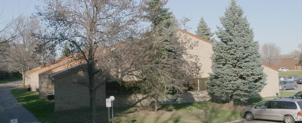 More Photos Of 4205 Lancaster Ln N, Plymouth Office For Lease