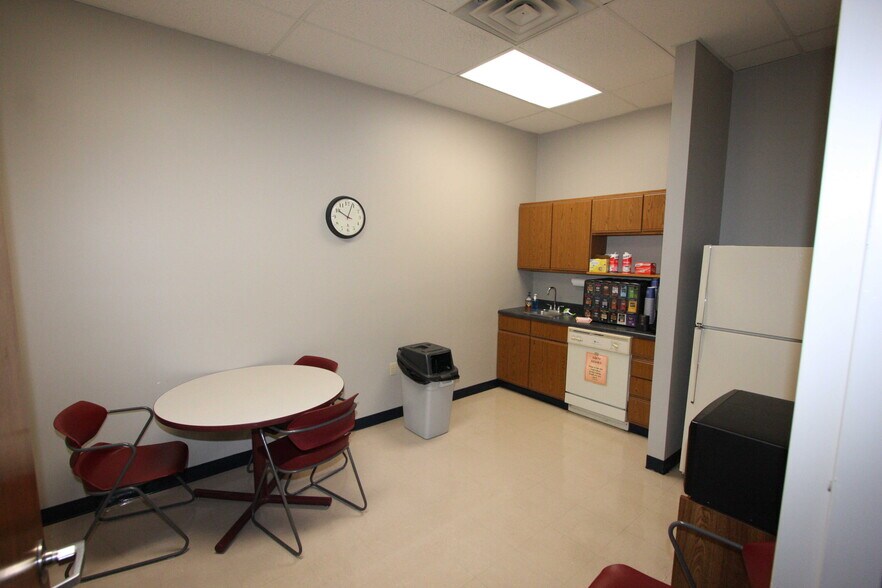 More Photos Of 15 E Washington St, Coldwater Office For Sale