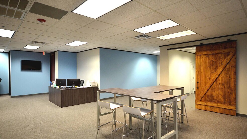 More Photos Of 9433 Bee Caves Rd, Austin Unknown For Lease