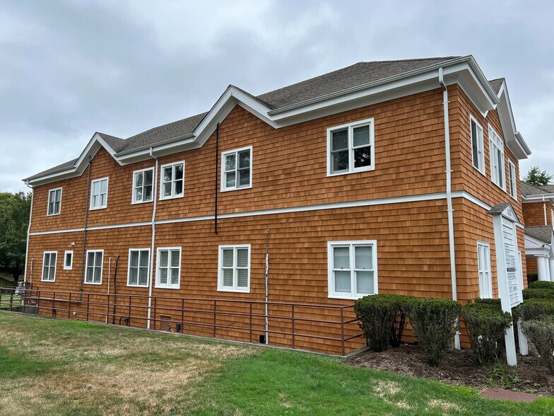More Photos Of 325 Meeting House Ln, Southampton Medical For Lease