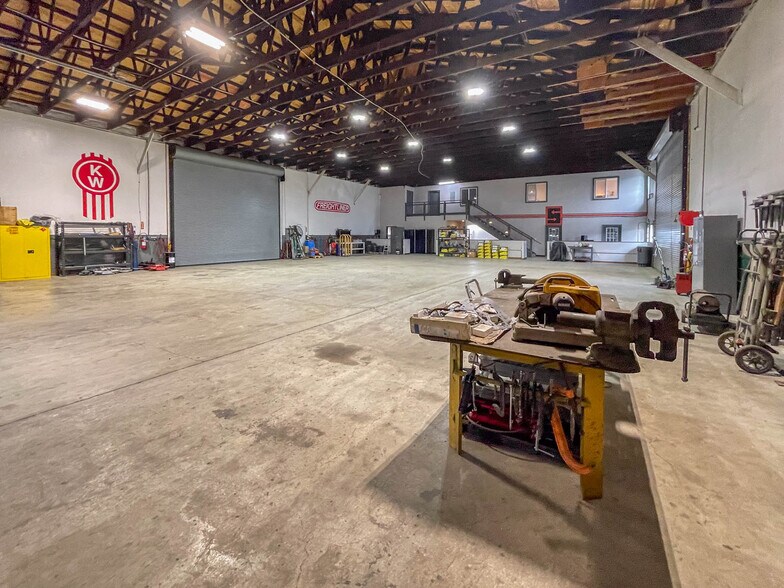 More Photos Of 1625 W Duke Rd, Sutherlin Warehouse For Sale