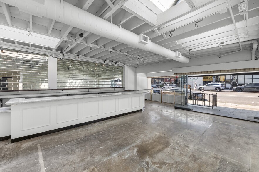 More Photos Of 310-315 S Robertson Blvd, Los Angeles Storefront For Lease