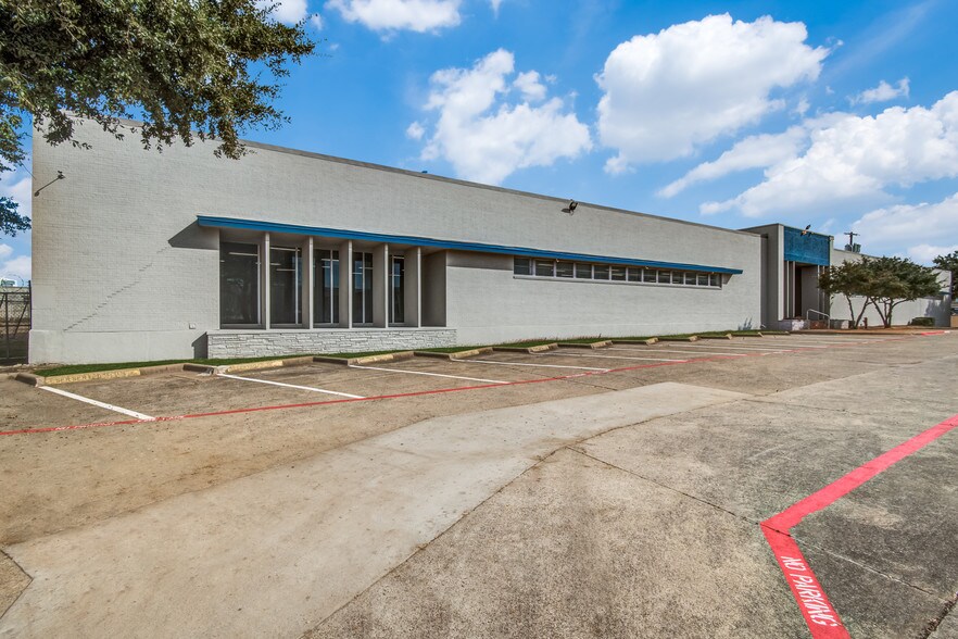 More Photos Of 7600 Ambassador Row, Dallas Distribution For Sale