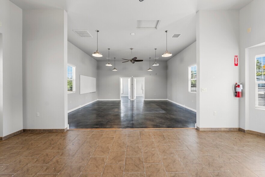 More Photos Of 143 S Main St, Phoenix Office For Sale