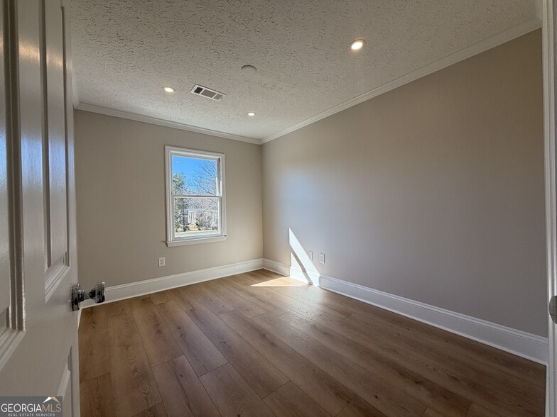 More Photos Of 1165 Cedar Shoals Dr, Athens Loft Creative Space For Sale