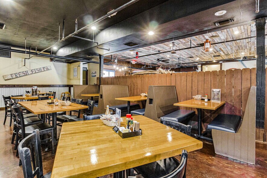 More Photos Of 131 New Warrington Rd, Pensacola Restaurant For Sale