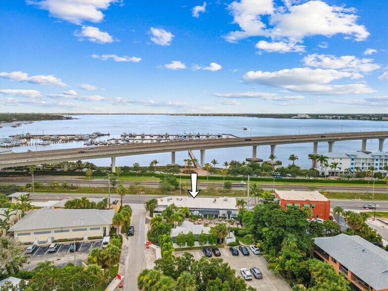 More Photos Of 514 NW Dixie Hwy, Stuart General Retail For Sale