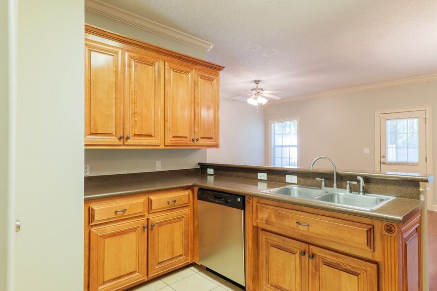 More Photos Of 3400 N Barack Obama Blvd, Valdosta Apartments For Sale