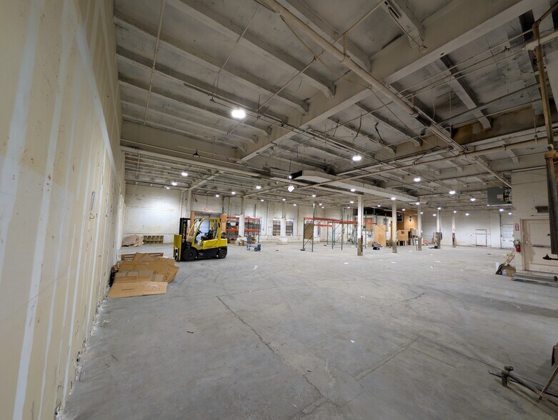 More Photos Of 73 Bridge St, Newburgh Warehouse For Lease