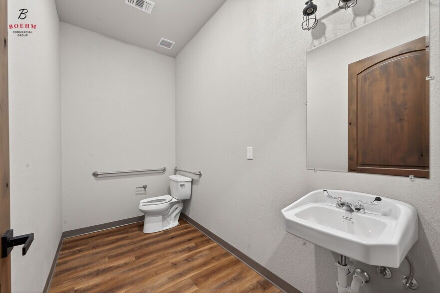 More Photos Of 52 Worth Dr, Boerne Warehouse For Lease